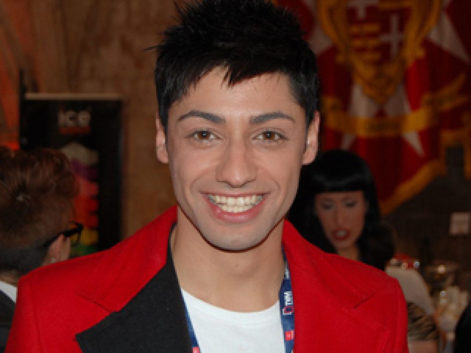 Eurovisión 2011 - Glen Vella representa a Malta con "One life" - Eurovisión | Ver