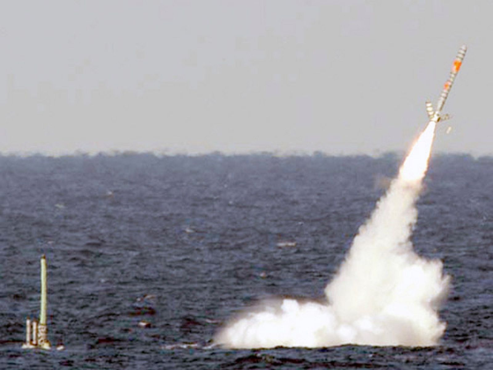 Continúa "Odisea del amanecer" y Gadafi amenaza con respuesta militar