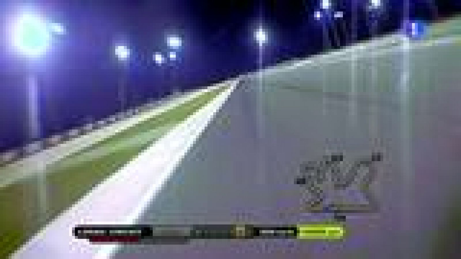 El ex piloto y comentarista de TVE, Álex Crivillé, da una vuelta de reconocimiento comentada al circuito catarí de Losail.