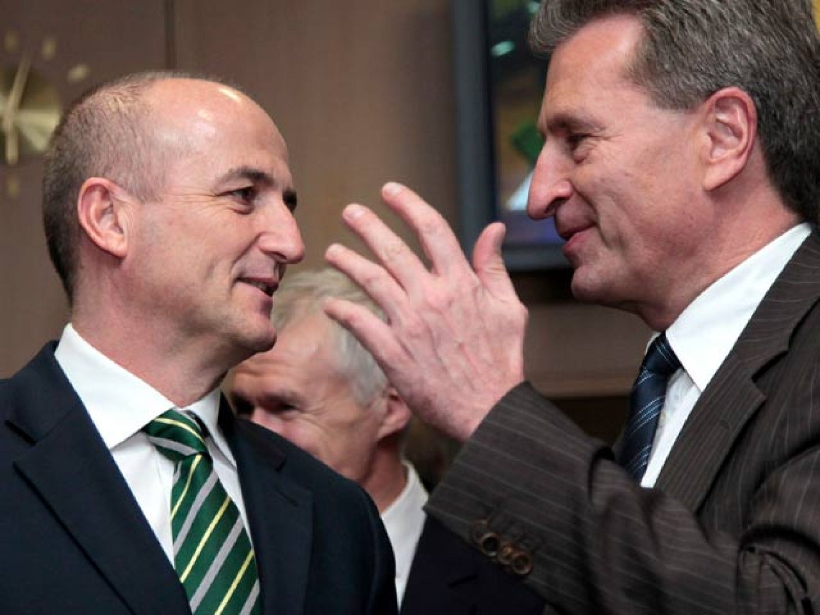 Sebastián condiciona el cierre de las centrales a los test de estrés | Ver