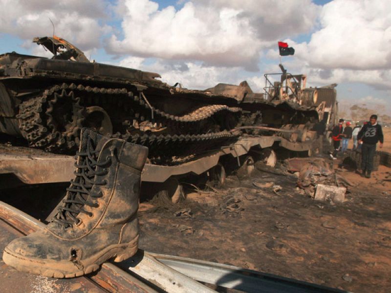 Esta noche en Trípoli, varios misiles han destrozado un edificio del complejo palaciego de Gadafi 
