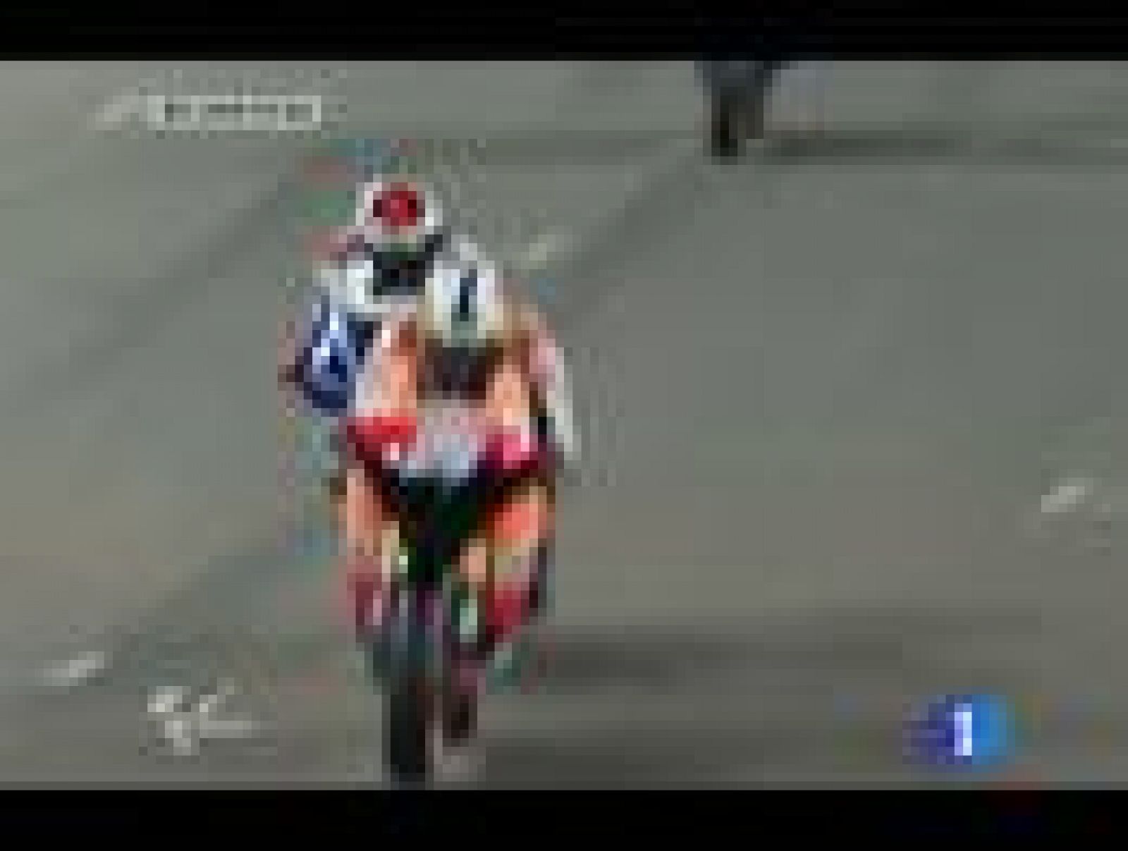 La sonrisa de Losail se llamó Stoner. Ha vuelto y a lo grande, que se lo pregunte a Lorenzo y Pedrosa que vieron cómo el australiano les dejaba atrás, todo un aviso: Quien no esté al cien por cien que corra. Ejemplos: el asfalto le recordó a Toni Elí