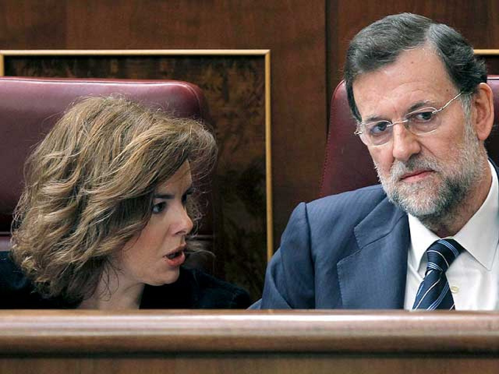 Oposición conciliadora. Así se puede definir el discurso del presidente del PP, Mariano Rajoy, en el Congreso de los Diputados, en el que ha apoyado la decisión de Rodríguez Zapatero de secundar la intervención de la comunidad internacional en Libia aunque ha puesto en duda los fines y métodos con los que está siendo puesta en práctica la resolución del Consejo de Seguridad de la ONU."La exclusión de intervencion terrestre crea serias dificultades a la hora de cumplir con el mandato del Consejo de Seguridad", ha apuntado el líder de la oposición, para quien el hecho de que la Comunidad Interancional no persiga como tal la "sustitución" de Gadafi puede derivar en un "conflicto largo y enquistado" que termine en "una guerra civil que se prolongue en el tiempo sin que la intervención internacionla pueda evitar el desastre humanitarios".