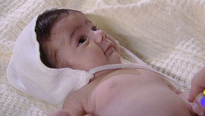 Amar en tiempos revueltos - Manolita da a luz a otra niña