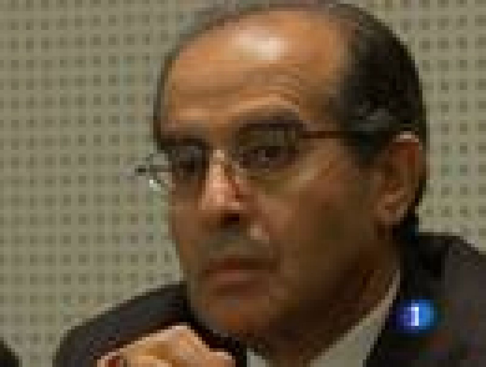 Gadafi sigue desafiante y aparece por primera vez desde la intervención | Ver