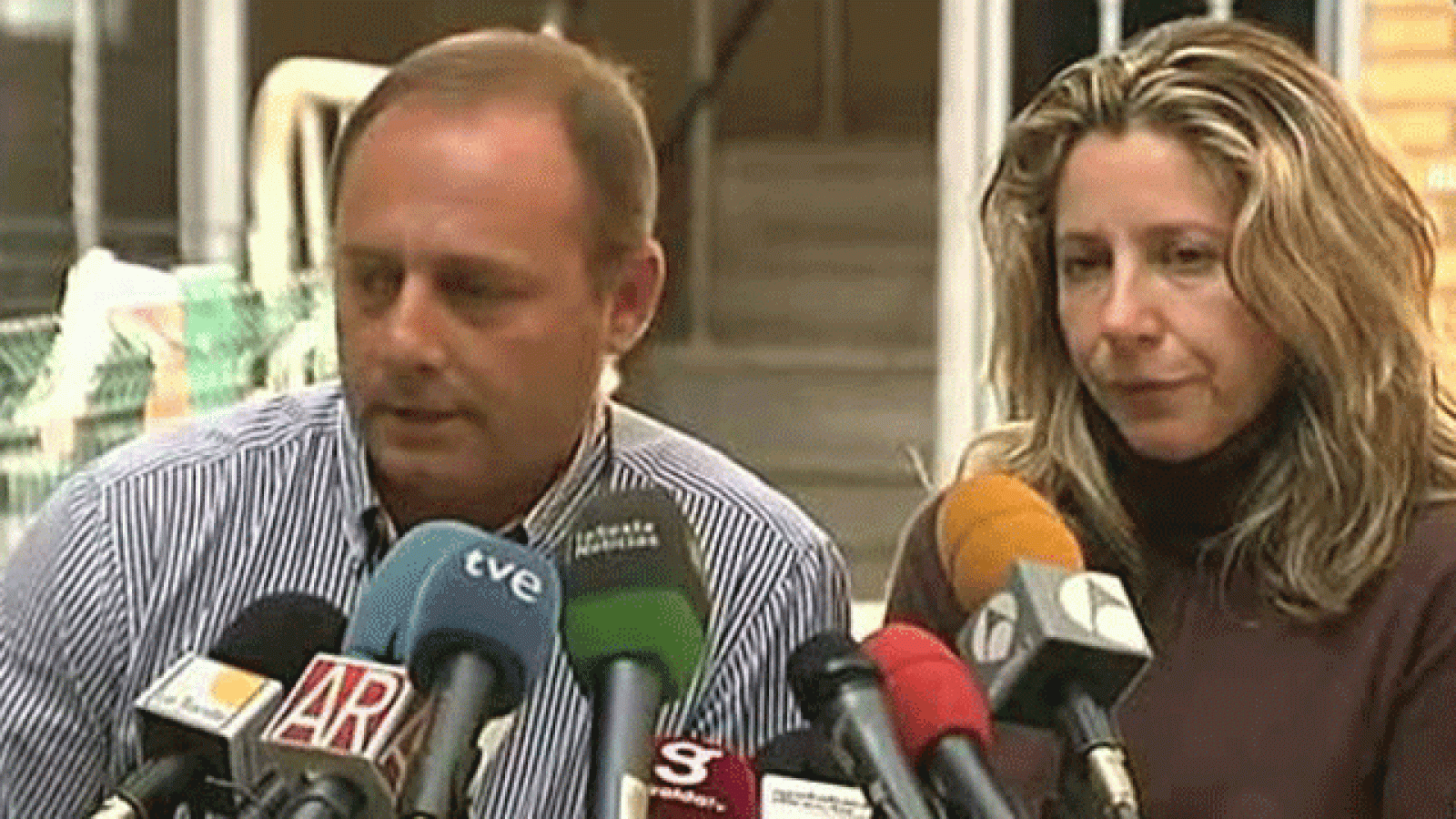 La madre de Marta del Castillo ha confesado que el fallo del juicio a 'El Cuco' conocido este jueves y que le absuelve del asesinato y violación de su hija "le va hacer perder la fé en la Justicia". Eva Casanueva ha dicho que "lo único que puede esperar es la Justicia carcelaria". Además, la familia ha anunciado que recurrirá la sentencia.