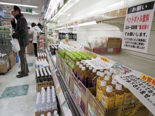 Telediario 1 - En Tokio ya no se encuentra agua embotellada