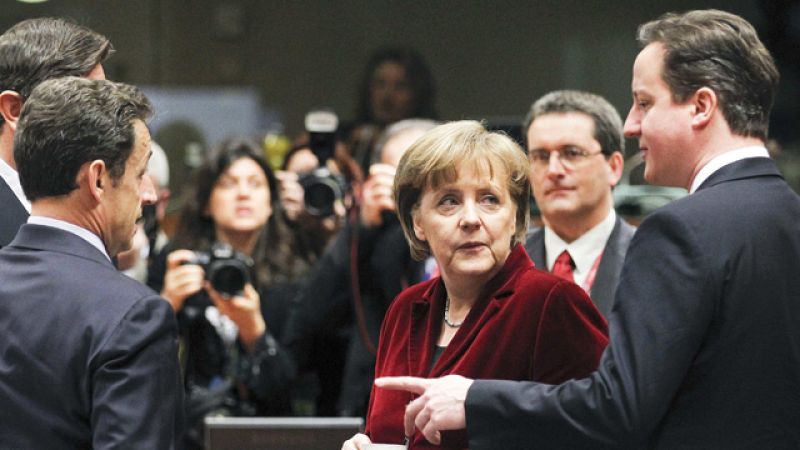 La cumbre europea termina con una unión monetaria reforzada por una mayor unión económica