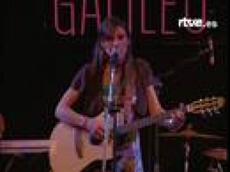 En la Sala Galileo Galilei, Conchita, una joven compositora y cantante, ha comenzado la gira de su disco 'Nunca más'.