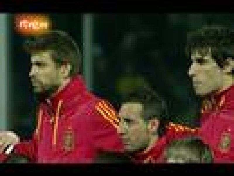  La irrupción de Juan Mata permitió a la selección española, aún con cierta fortuna en los dos primeros goles, salir airosa del 'patatal' de Kaunas, donde ganó a Lituania por 1-3.