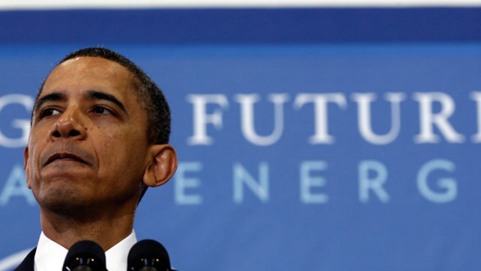  El presidente de EE.UU, Barack Obama ha avanzado su objetivo de reducir en un tercio las importaciones de petróleo para 2020. Además, la administración va a fijar nuevos niveles de eficiencia energética para los vehículos