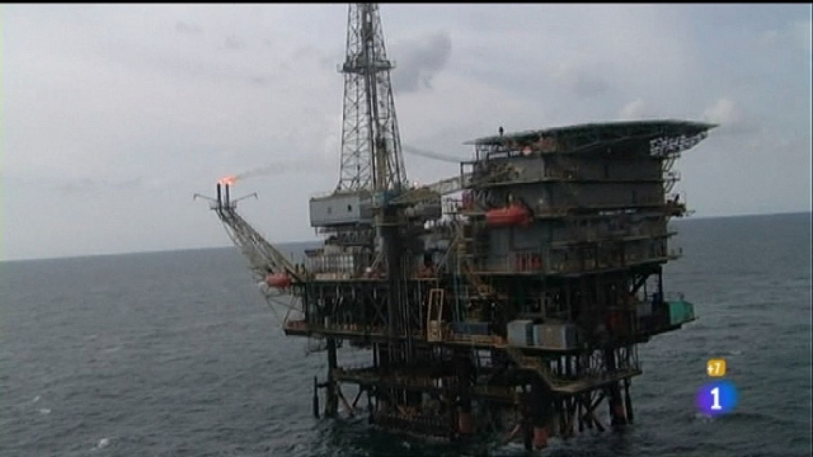 Comando actualidad - Nos pasan factura - ¿Hasta qué punto somos dependientes de la energía exterior?. ¿Existen alternativas eficaces para pagar menos por la factura de la luz o de la gasolina?  - Ver ahora