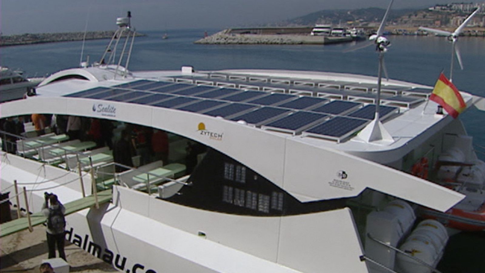 El catamarán más grande de Europa que funciona con energías renovables
