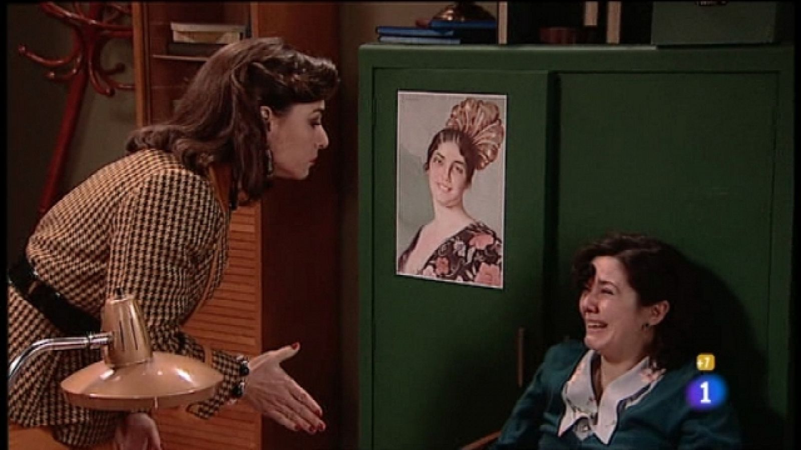 Amar en tiempos revueltos - T6 - Capítulo 150 - Adelina descubre que Joachim ha robado a Benita y que ambos han estado conspirando a sus espaldas. Adelina se ensaña con Benita.  - Ver ahora