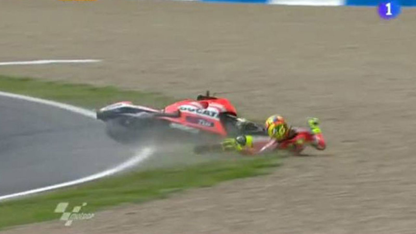 Primera caída de Rossi con la Ducati | Ver