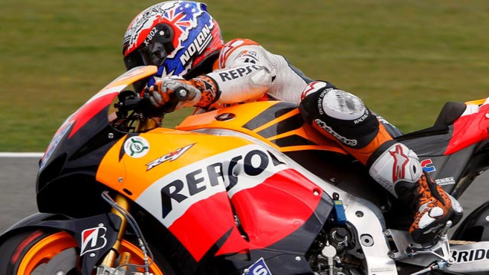 Segunda 'pole' del año del australiano y su primera en Jerez, por delante de Pedrosa y Lorenzo. Valentino Rossi se fue al suelo en las primeras vueltas de la lucha por la 'pole'.