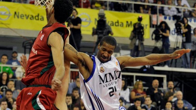 El Real Madrid se ha impuesto sin demasiado brillo en su visita al CB Granada (65-73) y se ha colocado a una victoria del liderato, en partido correspondiente a la vigésimo octava jornada de la liga ACB