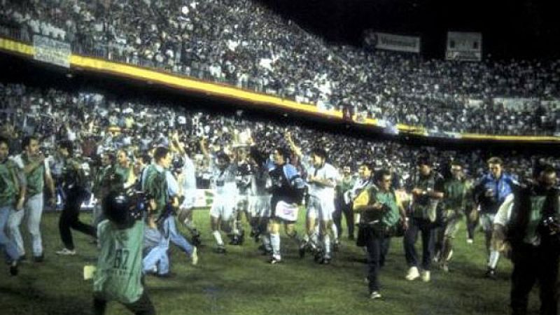 La última vez que el equipo más laureado de Europa levantó el trofeo de campeón de Copa fue en 1993 tras una final que se jugó curiosamente en el mismo estadio que este año, el estadio valenciano de Luis Casanova (Mestalla). El partido enfrentó al eq