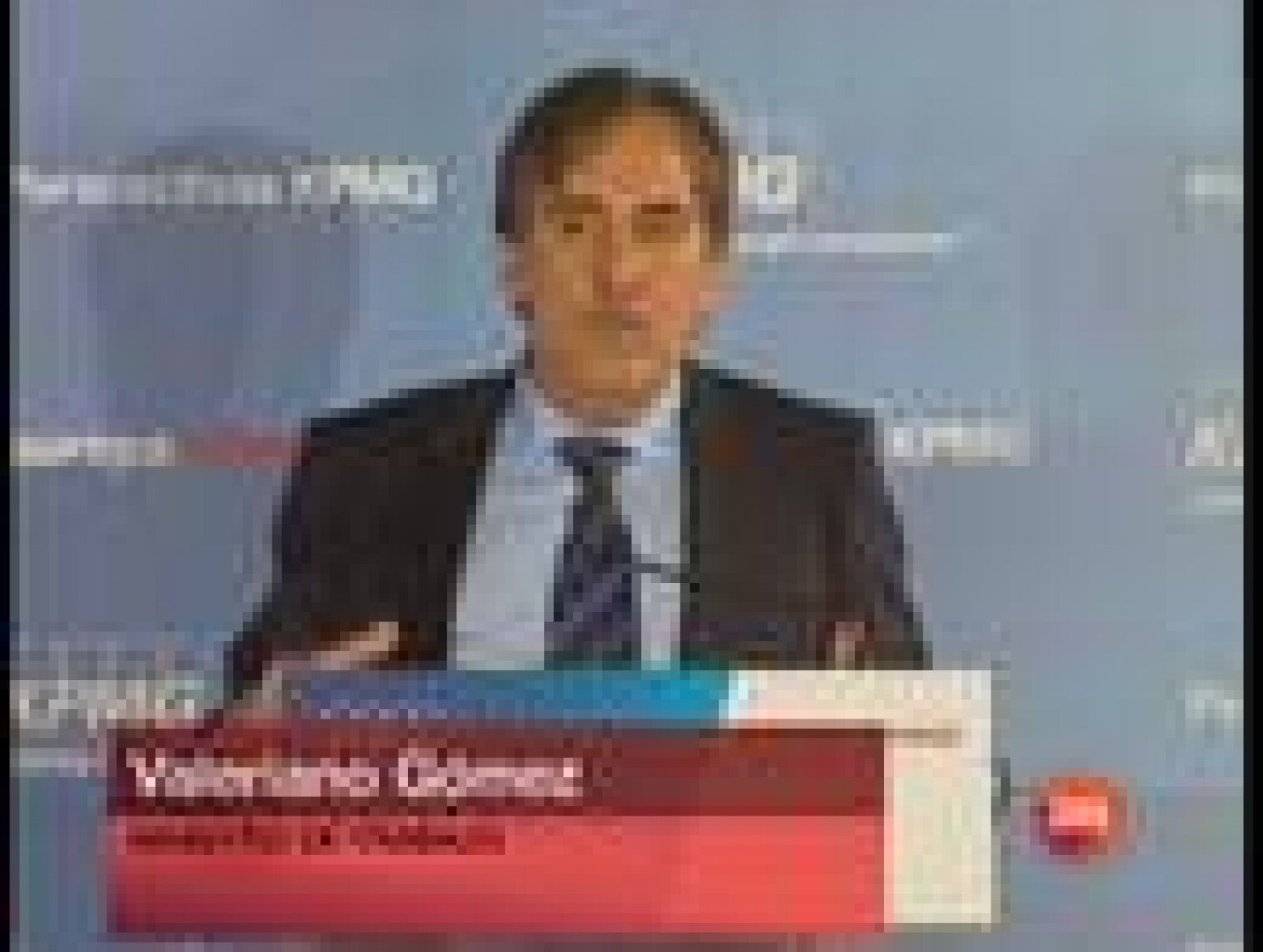  El ministro de Trabajo, Valeriano Gómez, ha señalado este martes, que en el contexto de la moneda única es necesario "un período largo de moderación salarial". Gómez ha avanzado que la economía de España no podría soportar una espiral salarial.