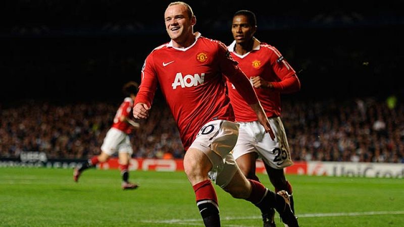 El Manchester manda en el duelo inglés 