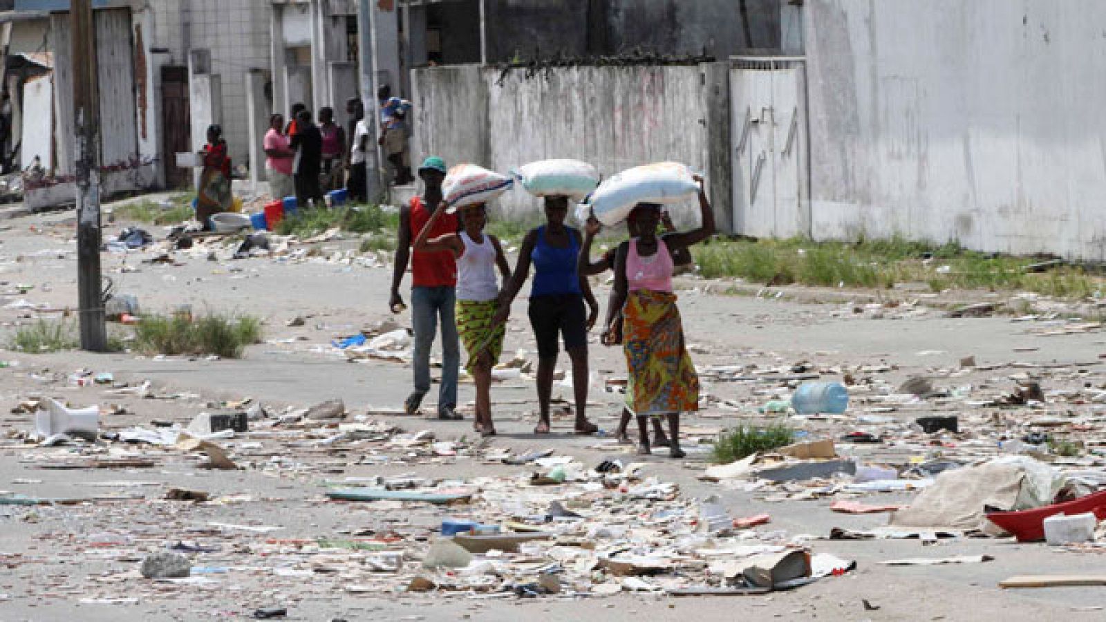 Gbagbo, cada vez más solo y sin tropas, permanece en su búnker