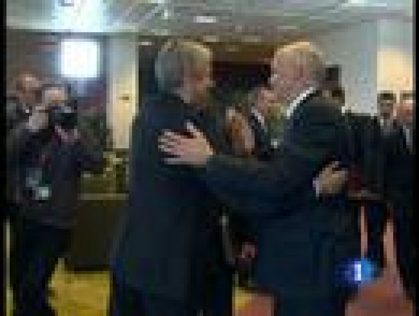 Organismos internacionales como la Comisión Europea y la OCDE, han señalado la diferencia entre la situación de España y Portugal, después de que el país luso solicitara a la Unión Europea la activación del rescate financiero