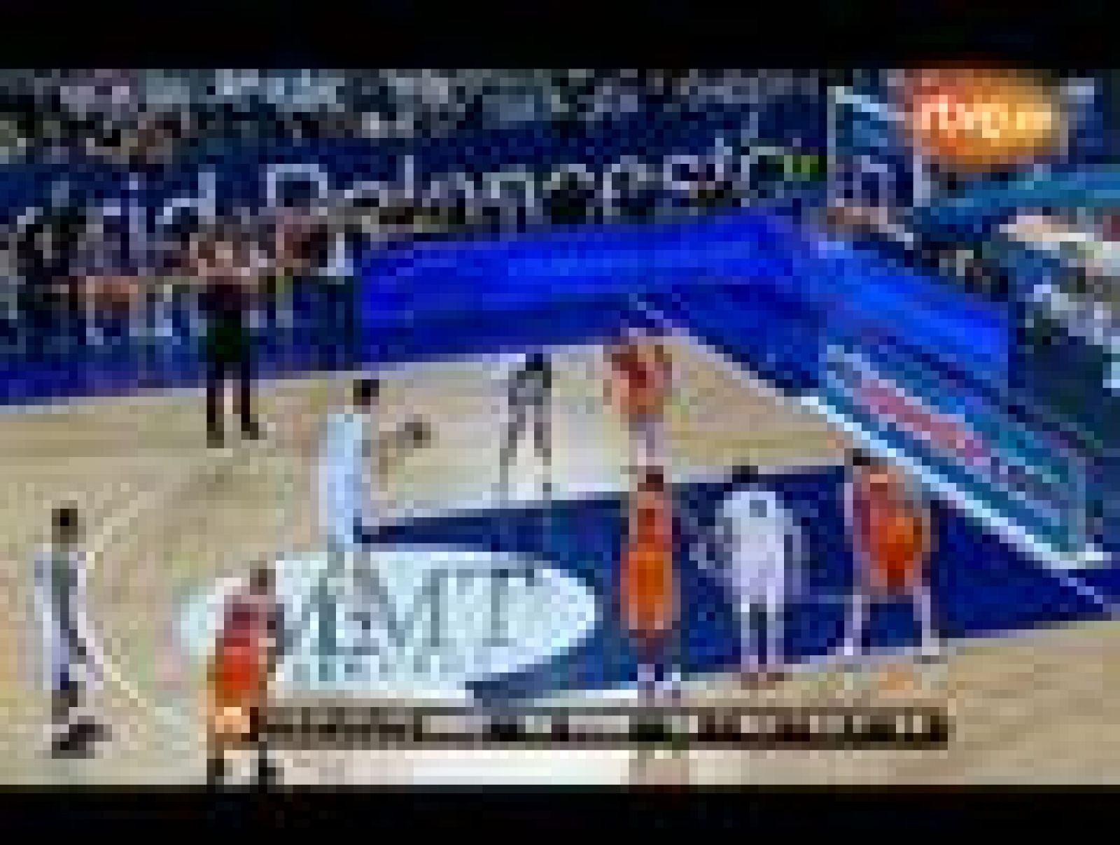 El Real Madrid se impone por 66-58 al Power Electronics Valencia, en el quinto y último partido de cuartos de final de la Euroliga de baloncesto. 15 años después, el conjunto blanco vuelve a disputar una final a cuatro de la competición continental. (07/04/2011) 