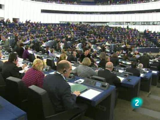 La 2 Noticias - Las redes sociales se rebelan contra los eurodiputados que rechazan volar en turista