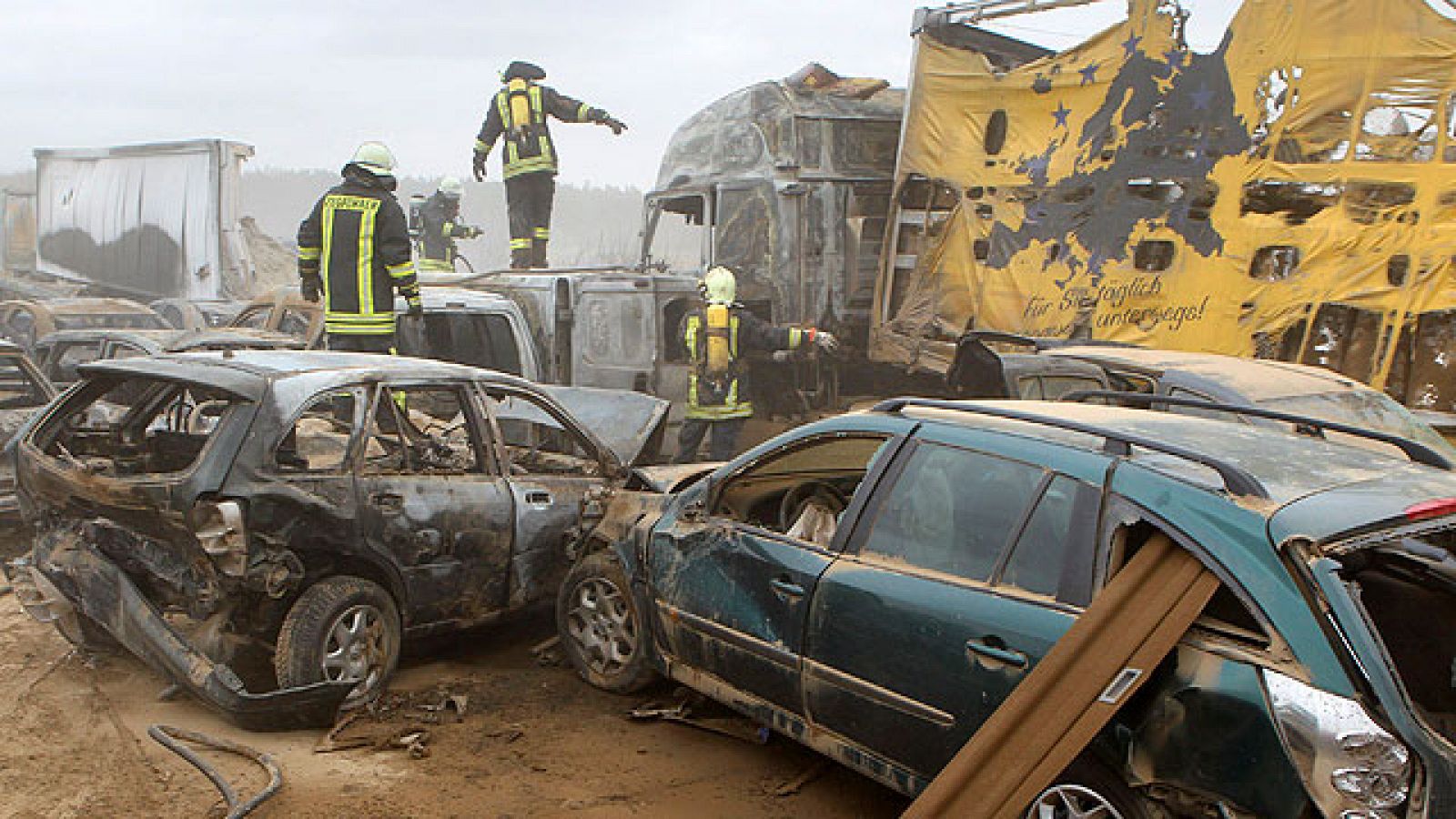 Al menos diez muertos en una colisión múltiple en Alemania por una tormenta de arena