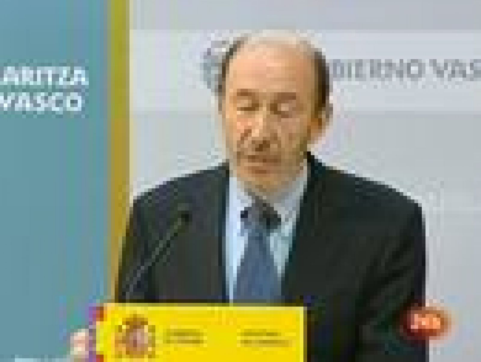 Rubalcaba dice que pondrá "dos lupas" sobre las listas de Bildu