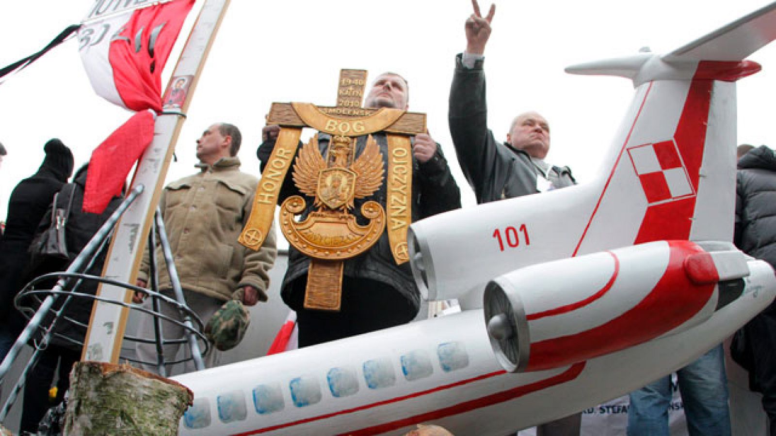 Homenajes un año después de la catástrofe de Smolensk