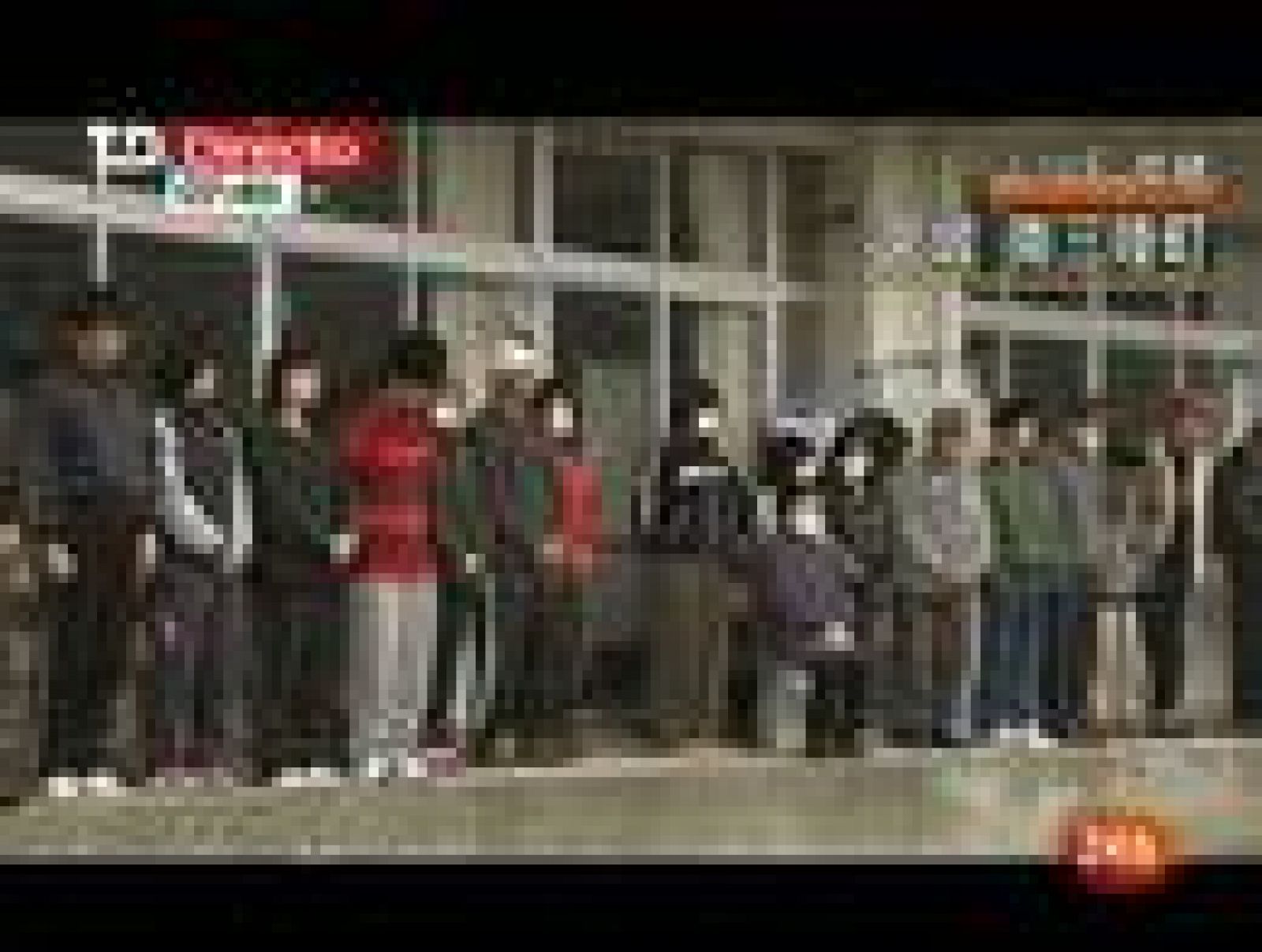 Un minuto de silencio en Japón, un mes después del terremoto | Ver