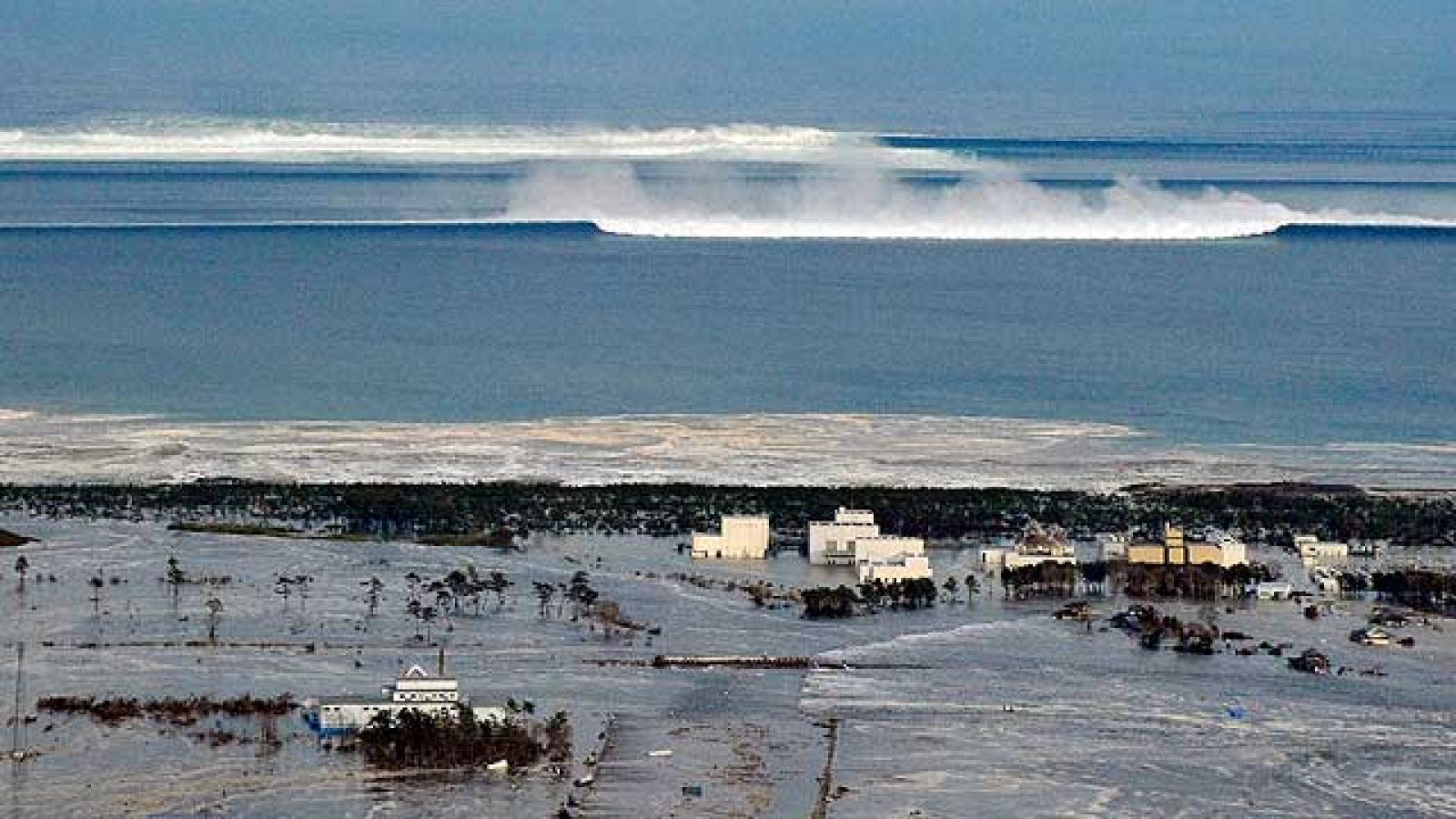 Un nuevo terremoto de magnitud 7,1 ha sacudido la costa del noreste de Japón, un mes después del gran seísmo  y posterior tsunami que devastó el litoral nipón, sumiendo a la isla en la peor crisis desde la Segunda Guerra Mundial.