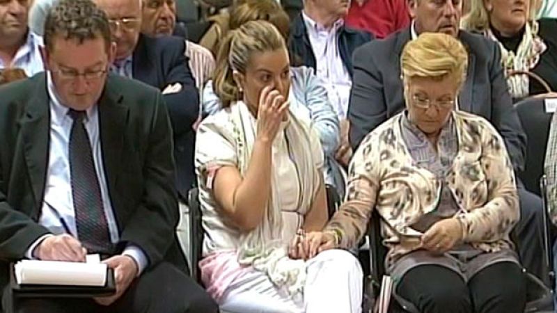  La "operación Karlos" se ha saldado con 25 imputados, entre ellos, el más mediático es el de María José Campanario, la mujer de Jesulín de Ubrique. La investigación se inicó hace 5 años, a raíz de otra operación que investigaba un fraude a Hacienda.