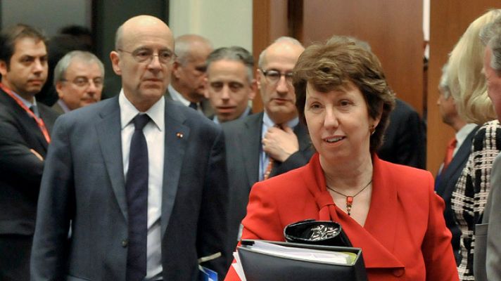 Telediario 1 - Los militares españoles participarán en una misión humanitaria en Libia si lo solicita la ONU