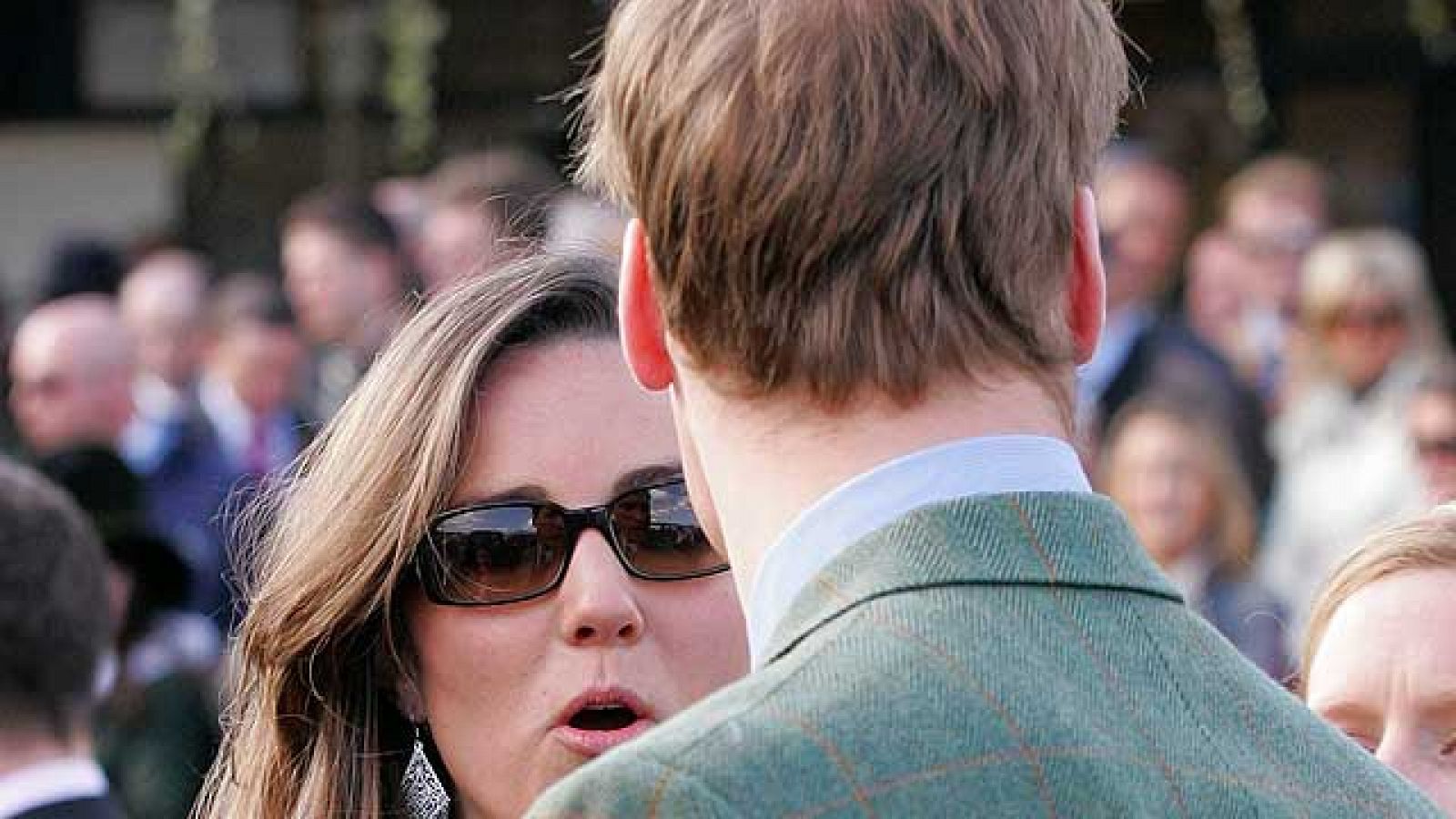 En abril de 2007, la noticia de que Guillermo y Kate han roto sorprende a todos. Desde que su relación se hiciera oficial, la pareja se había vuelto inseparable e incluso había rumores de boda. Según la prensa británica, la nueva vida militar del prí