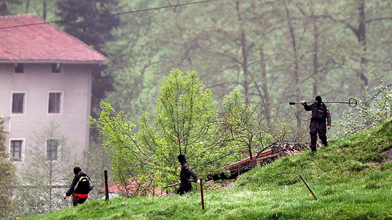 Los Esnaola tenían 2.000 kilos de material explosivo en el caserío