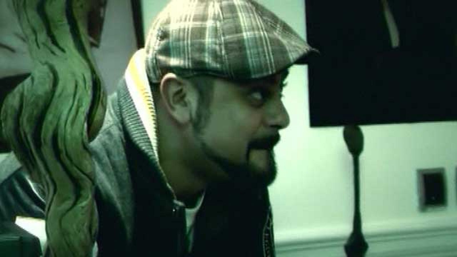 Tiene fama de rapero intelectual. De hecho su nuevo trabajo no solo incluye canciones, sino también letra recitada.   