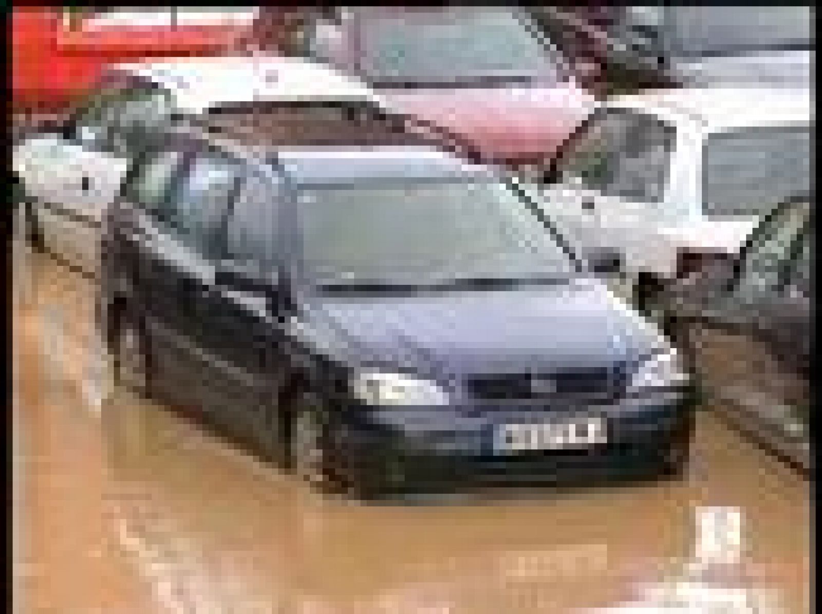 En Logroño ha caído una auténtica tromba de agua que también ha traído granizo y los quitanieves han tenido que despejar algunas carreteras  