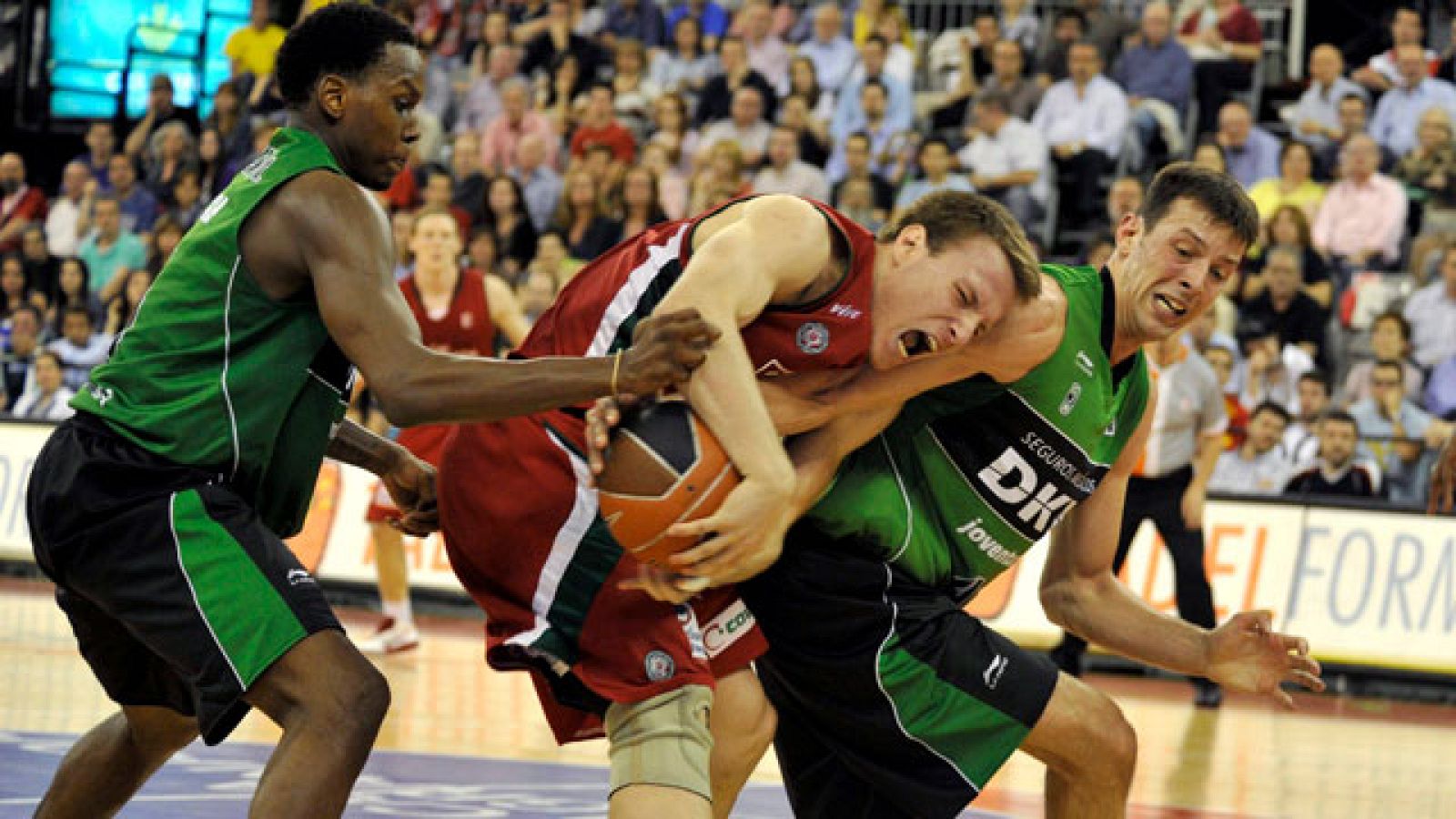 CB Granada 94 - 65 DKV Joventut