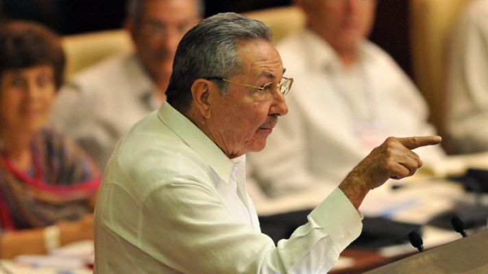 Telediario 1 - Raúl Castro propone limitar los mandatos políticos a 10 años