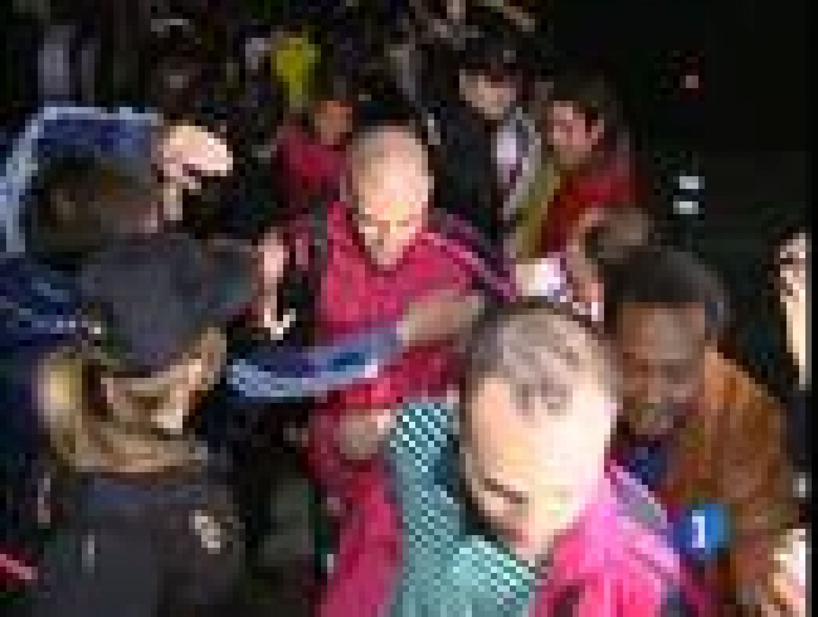 El primer clásico  entre el Real Madrid y Barça fue seguido por miles de aficionados que no quisieron perderselo. En Bares, cines o autocines cada cual celebraraba el gol de su equipo.