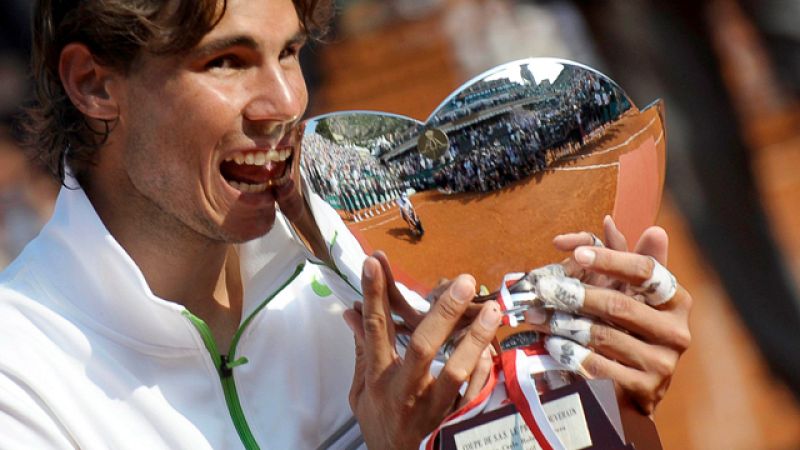 Rafa Nadal se ha impuesto a David Ferrer en la final del Masters de Montecarlo por 6-4 y 7-5 y se ha proclamado heptacampeón del torneo.