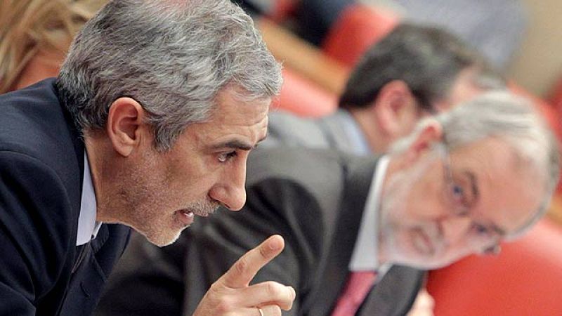 Varios grupos parlamentarios piden explicaciones a la ministra de Defensa sobre la venta de bombas de racimo