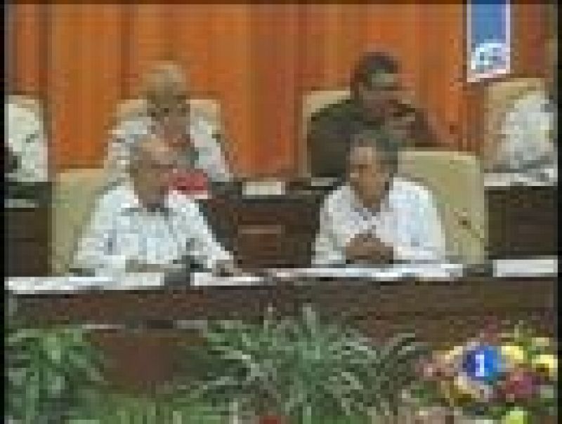El Partido Comunista cubano aprueba medidas de cambio propuestas por Raul Castro