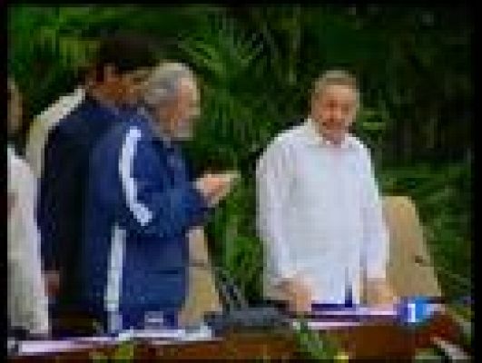 Telediario 1 - Fidel Castro reaparece junto a Raúl