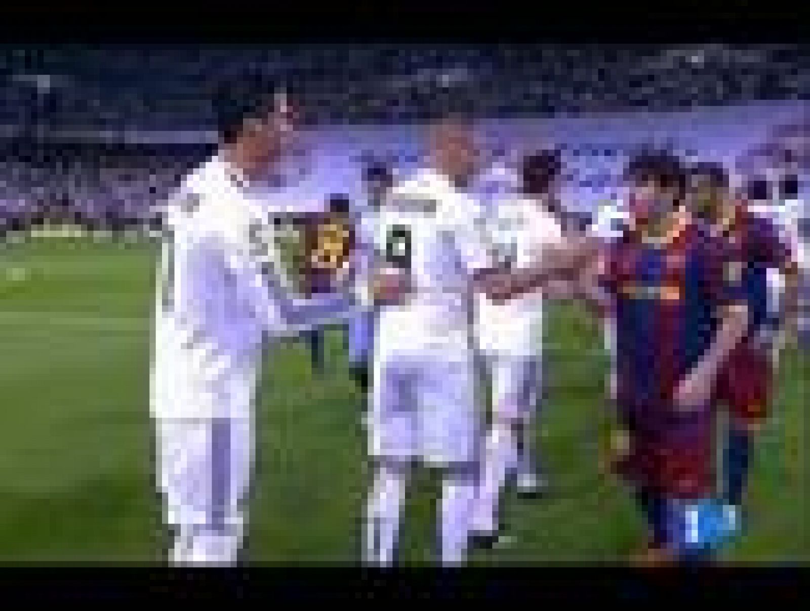 Telediario 1: Messi y Cristiano Ronaldo, dos extraterrestres | RTVE Play