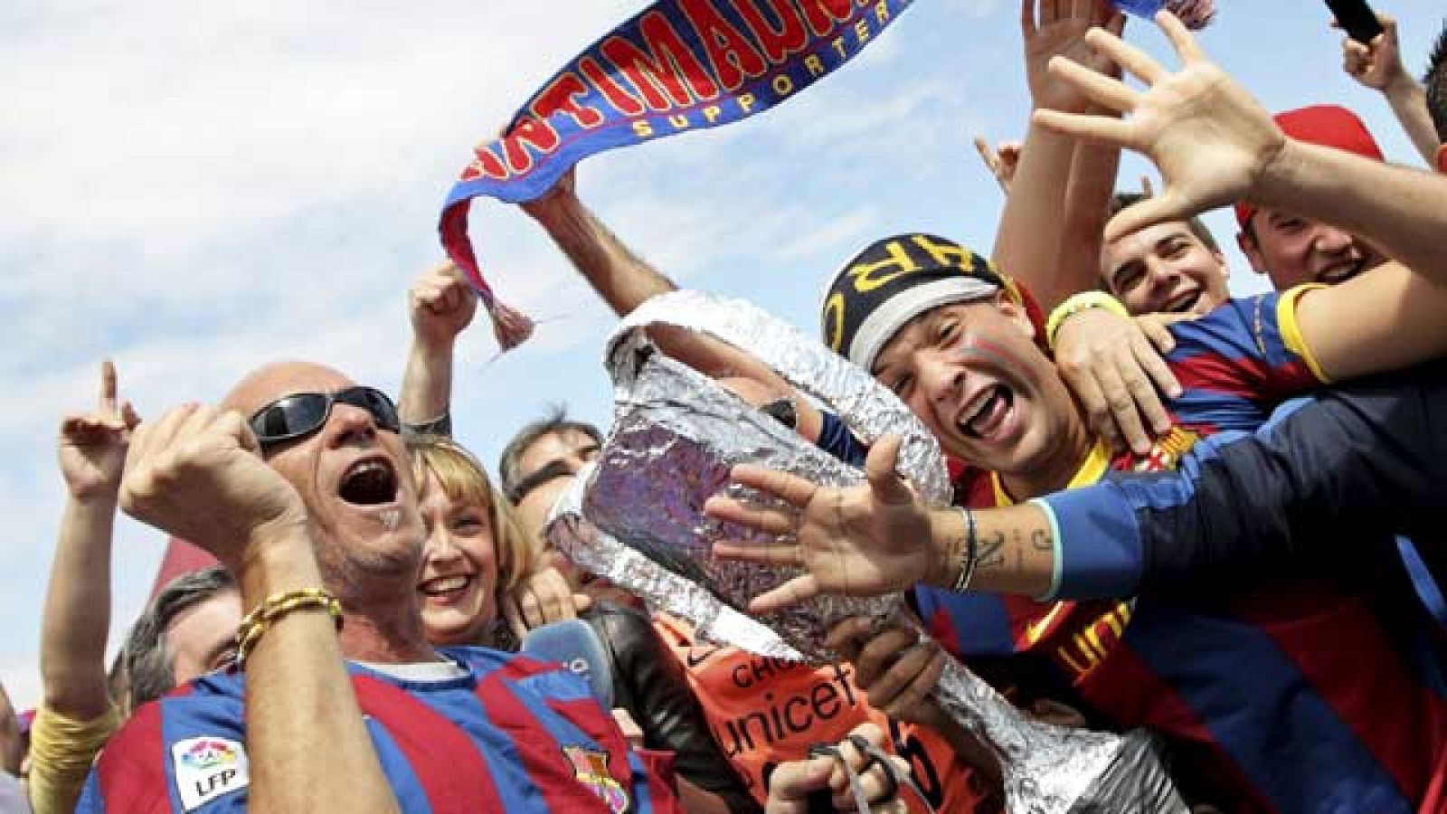 Miles de aficionados del FC Barcelona se han desplazado a Valencia para asistir a la final de Copa del Rey contra el Real Madrid. 