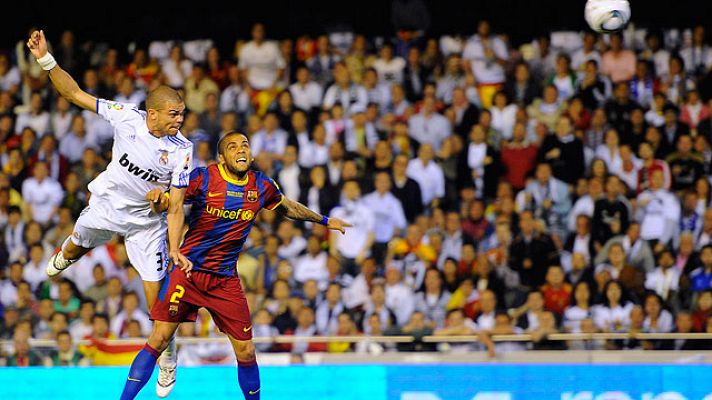 Copa del Rey - Cabezazo al palo de Pepe