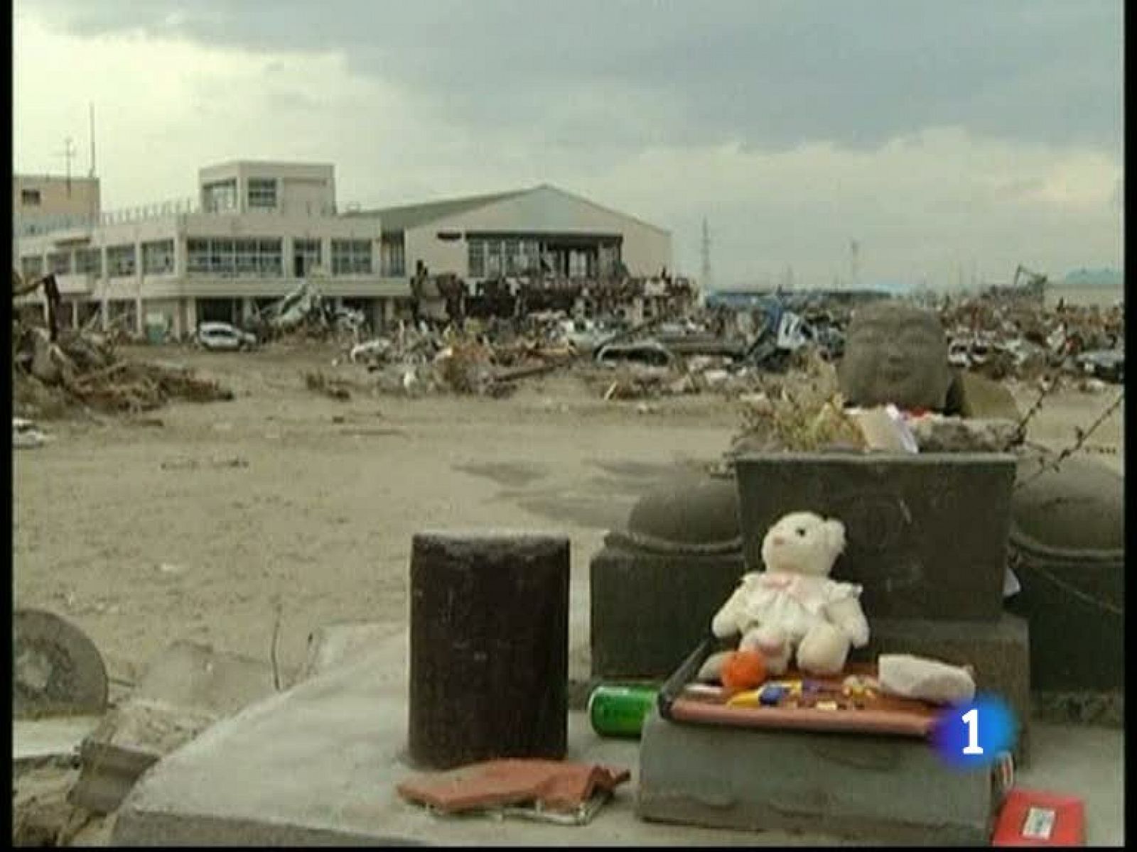 Telediario 1: Declaran el "estado de urgencia" en la zona próxima a la central de Fukushima | RTVE Play